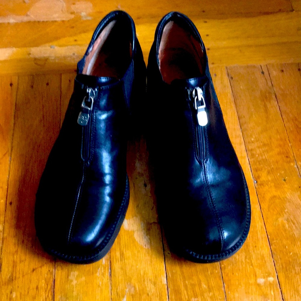 Donald J. Pliner black wedge ankle boots, size 6.